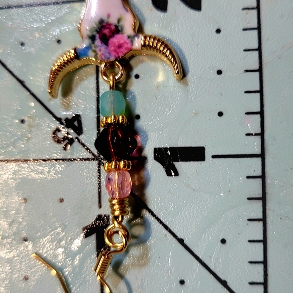 Yellowstone theme Earrings Handmade and Hypoallergenic - Picture 5 of 11